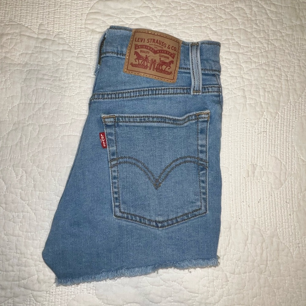 High rise size 24 Levi’s shorts